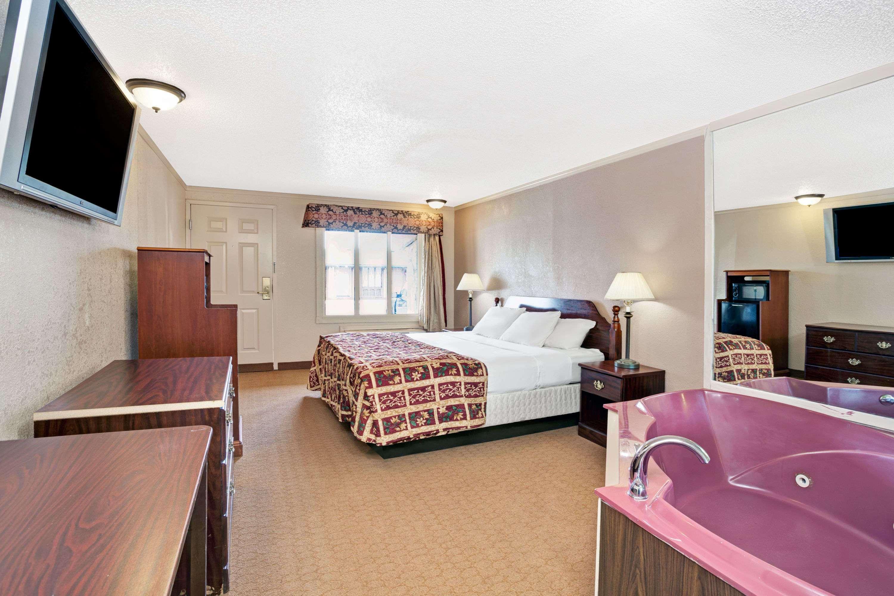 Knights Inn - Madison Heights Buitenkant foto