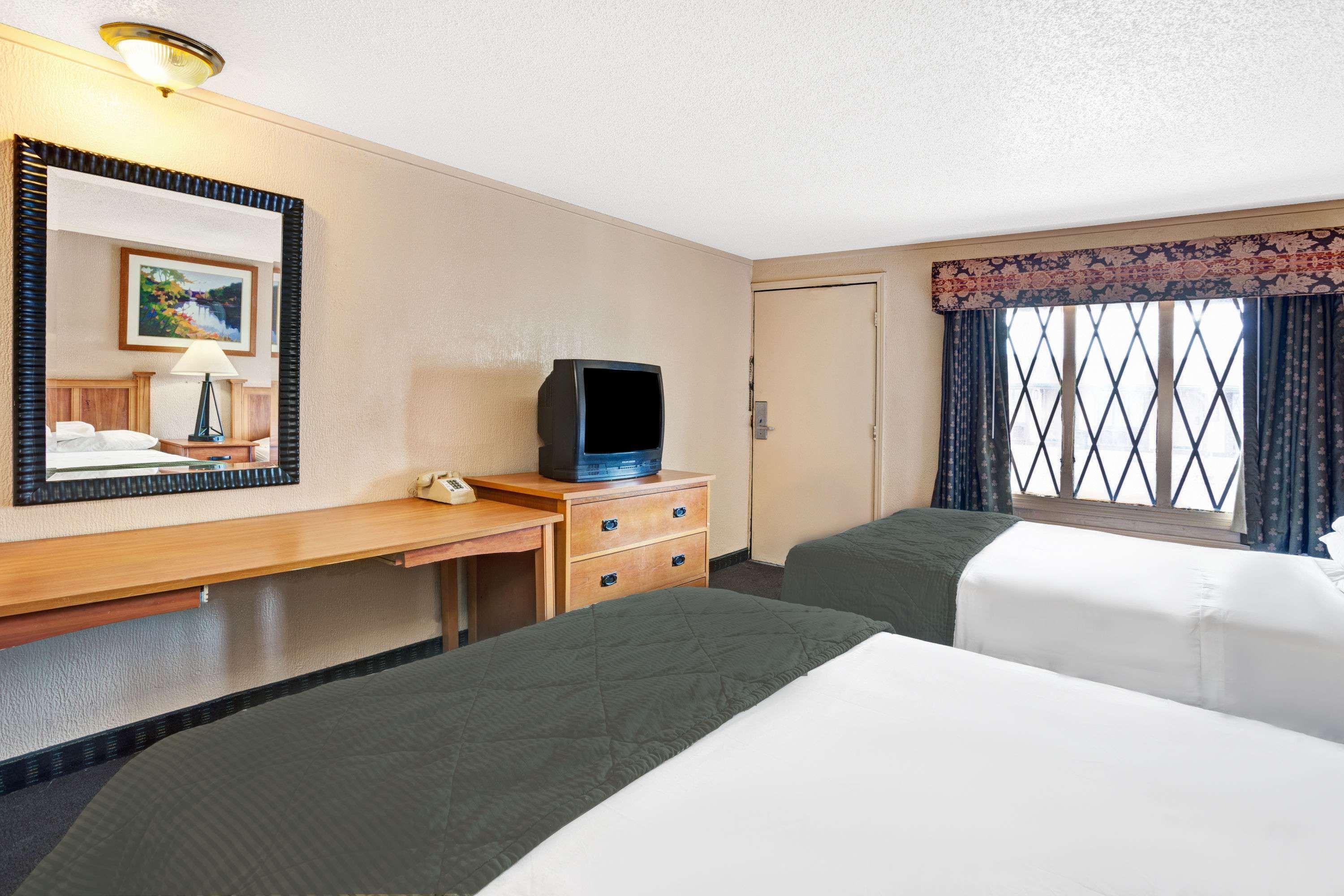 Knights Inn - Madison Heights Buitenkant foto