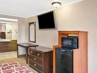 Knights Inn - Madison Heights Buitenkant foto